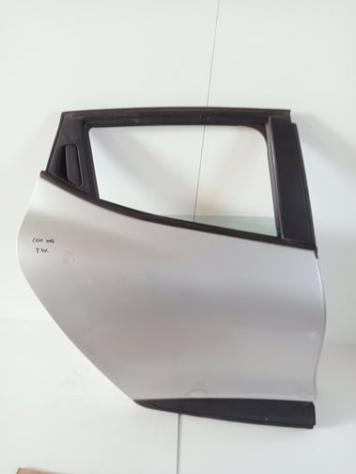 PORTA POST.D. ARGENTO 999-U1305989 Carrozzeria  Lamierati esterni  Porte  Porta post. dx. RENAULT - CLIO IV  01-10-2012 - 2019