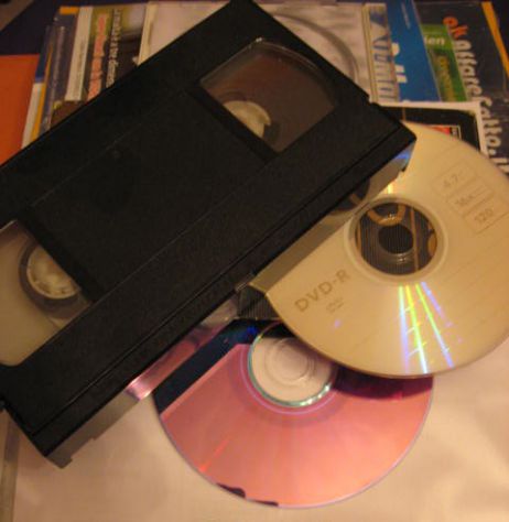 Conversione VHS/VHS-C MiniDV VIDEO8/SUPER8 NEGATIVI/DIAPOSITIVE