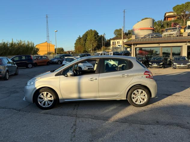 Peugeot 208 1.4 HDi 68 CV 5 porte Allure - Foto 2