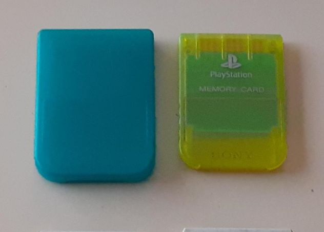 MEMORY GIALLA TRASPARENTE CON CUSTODIA ORIGINALE SONY