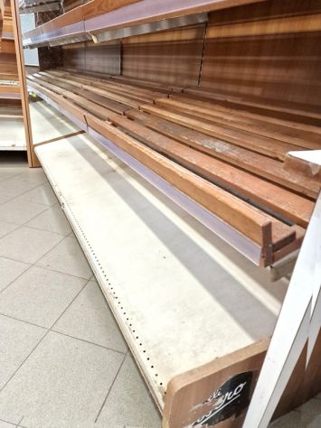 2 scaffalature in legno self-service usate - Foto 6