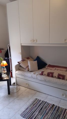 Stanza singola in trilocale con posto auto privato