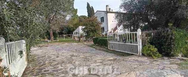 CASALE di 10 vani e di 265 mq (GROSSETO - CENTRO) rif. 2535.27M