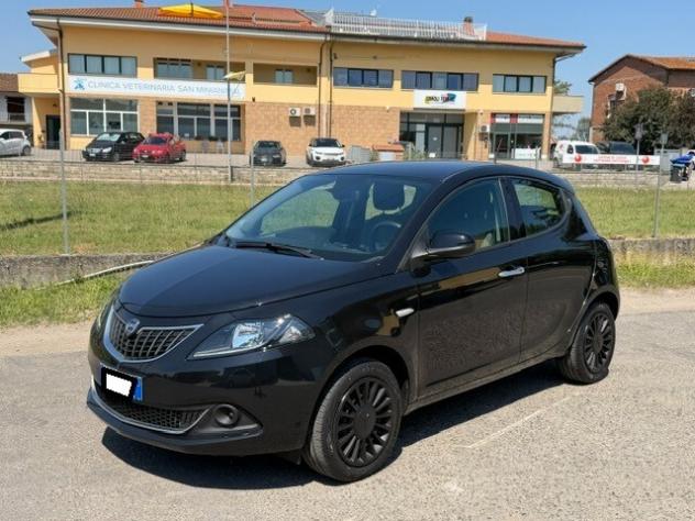 Lancia Ypsilon 1.0 hybrid neopatentati
