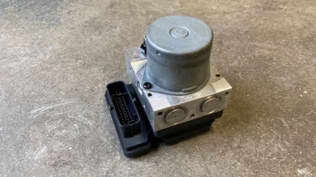 Centralina ABS Hyundai I20 1.2 benzina del 2011 (61589-45200)