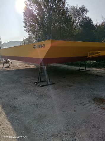 pontone galleggiante rimesso a nuovo