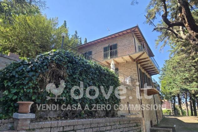 Villa di 300 m² con più di 5 locali e box auto in vendita a Montepulciano - Foto 3