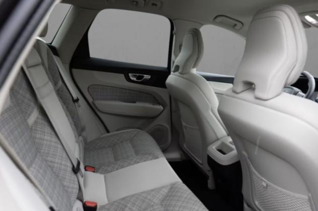 VOLVO XC60 B4 (d) automatico Core rif. 24049339 - Foto 8