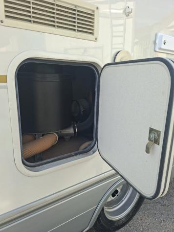 CAMPER MOBILVETTA IVECO SEMINTEGRALE GARAGE CLIMATIZZATORE FOTOVOLTAICO GEMELLATO POSTERIORE CAMPEGGIO USATI GENERALI 1663 - Foto 5