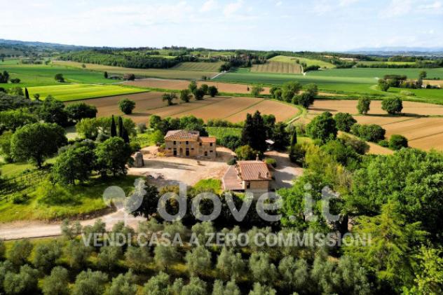 Rustico / Casale di 300 m² con più di 5 locali e box auto in vendita a Montepulciano - Foto 5