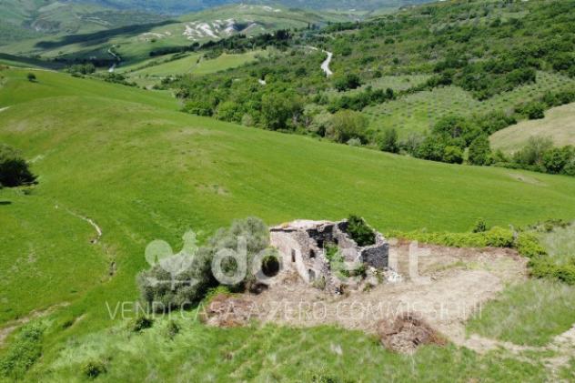 Rustico / Casale di 2300 m² con più di 5 locali in vendita a Pienza