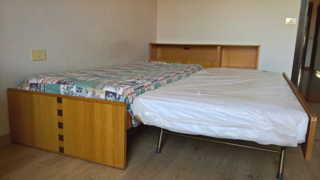 Cameretta con due letti e scrivania - Foto 3