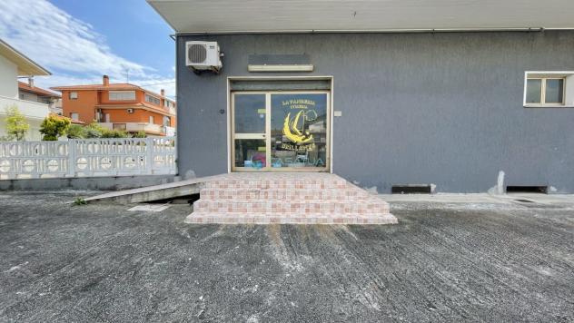 1 Vetrina in vendita a Pineto - Foto 2