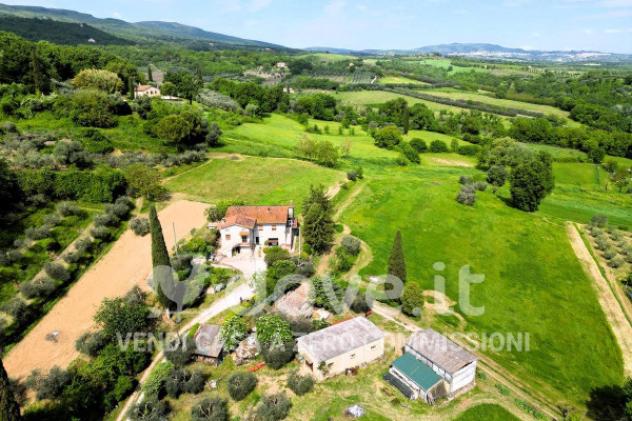 Rustico / Casale di 1000 m² con più di 5 locali e box auto in vendita a Sarteano - Foto 6