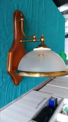 Lampadario in ottone e legno