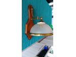 Lampadario in ottone e legno