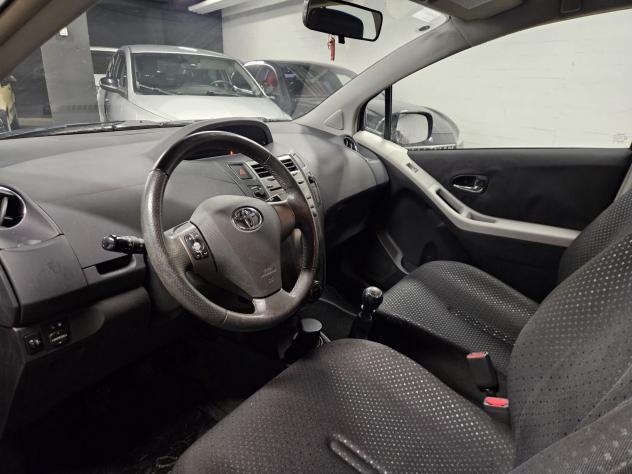 Toyota Yaris Yaris 5p 1.3 Sol my10 - Foto 5