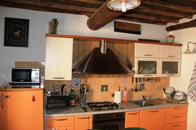 Porano (centro storico) - Vendesi appartamento al primo piano con vista panoramica.