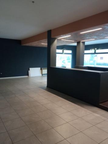 Immobile di 250 m² con 4 locali in affitto a Cavezzo