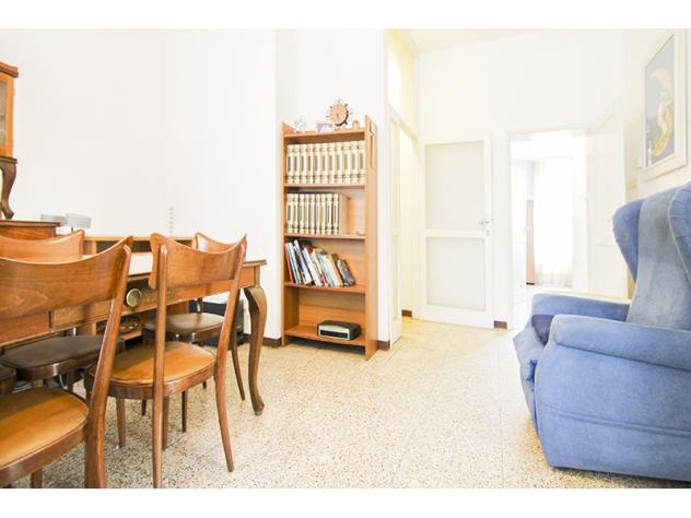 TRILOCALE al piano rialzato con GIARDINO, BOX e CANTINA