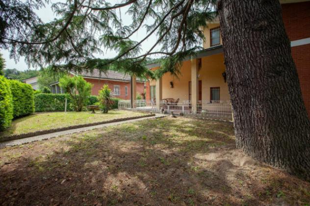 Villa di 400 m² con più di 5 locali e box auto doppio in vendita a Castiglione Torinese