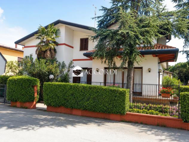 CASA INDIPENDENTE di 10 vani e di 250 mq (MONTEGROTTO TERME) rif. DS11 - Foto 6