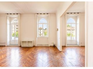 Appartamento di 210 m² con 5 locali in affitto a Milano
