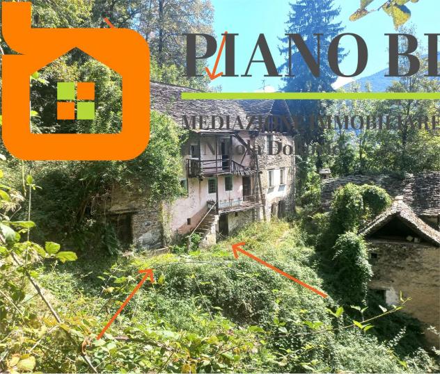 V000561 - CASA RUSTICA CON MOLTO TERRENO