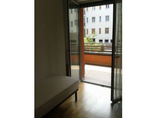 Stanza con bagno privato e terrazza su cortile interno