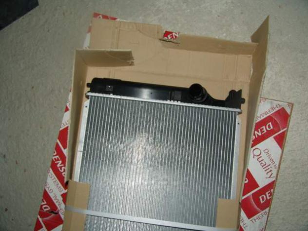 Radiatore motore toyota avensis 164000r010 - Foto 2
