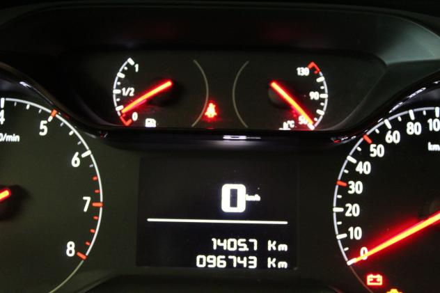 Opel Crossland X 1.2 82cv Advance MT5 - Foto 9
