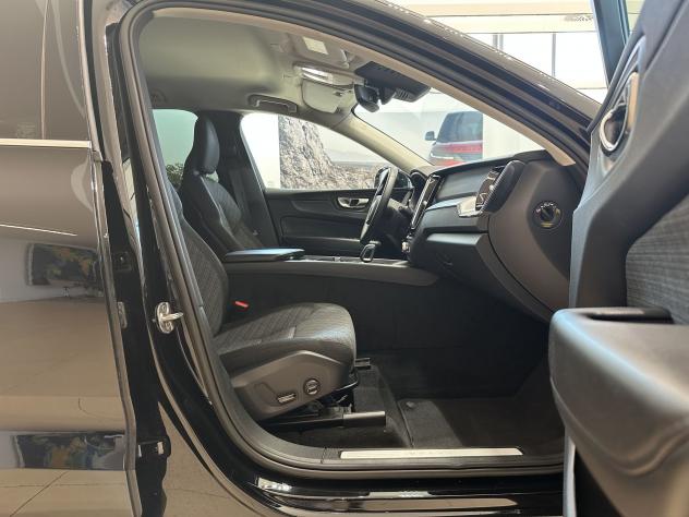 Volvo XC60 B4 D automatico Core - Foto 10