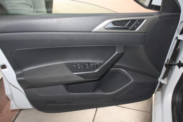 VOLKSWAGEN Polo 1.0 TSI 5p. Sport DSG 95 CV rif. 23952532 - Foto 9