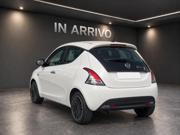Lancia Ypsilon 1.0 FireFly 70cv S&S Hybrid GOLD - Foto 2