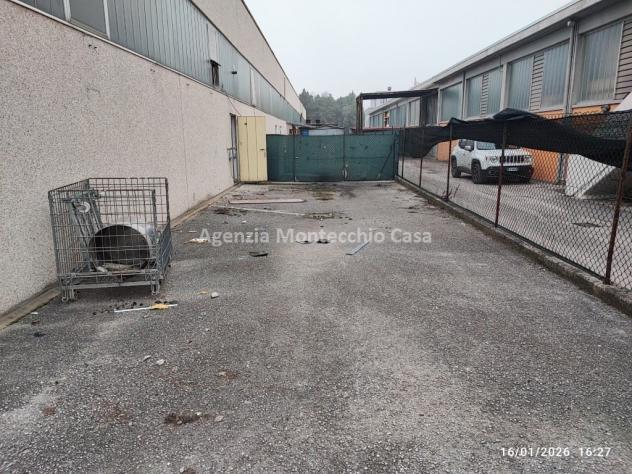 Capannone con scoperto esclusivo e sovrastanti due appartamenti - Foto 12
