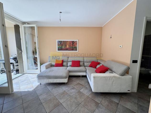 VALMADRERA (LC) - elegante villa a schiera con ascensore interno, doppi giardini e ampi spazi – Valmadrera - Foto 11