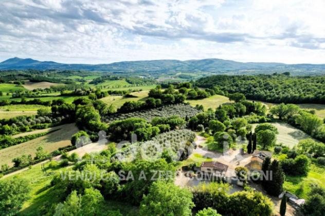Rustico / Casale di 300 m² con più di 5 locali e box auto in vendita a Montepulciano - Foto 12