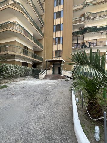 RIF. 345 MONDRAGONE €35.000,00 7°PIANO APPARTAMENTO - Foto 2