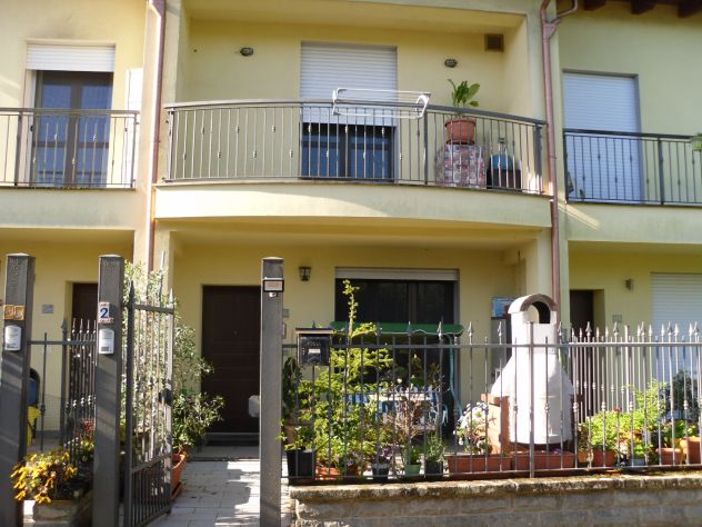 VILLINO A SCHIERA