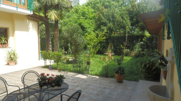 BELLISSIMO TRILOCALE ECOLOGICO IN VILLA DI 90 MQ. AFFORI CENTRO A 100 MT DA MM