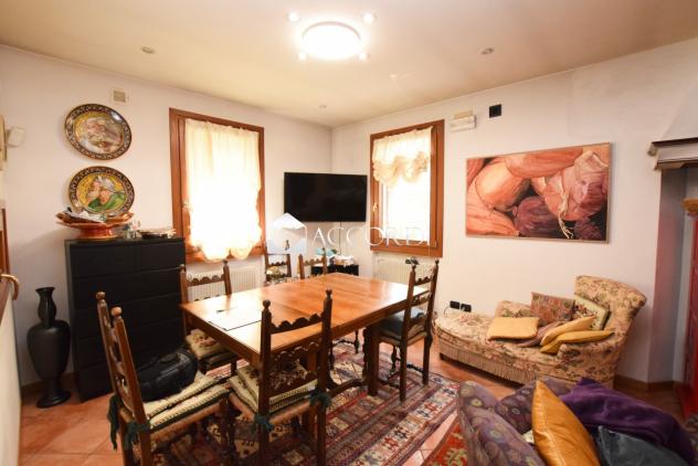 CASA INDIPENDENTE di 8 vani e di 240 mq (CASTELFRANCO VENETO) rif. SW144 - Foto 2