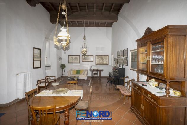 RIF. VIL7072 - INVERNO E MONTELEONE - Porzione di castello: abitazione di 5 locali e doppi servizi, cantina/taverna e giardino privato.
