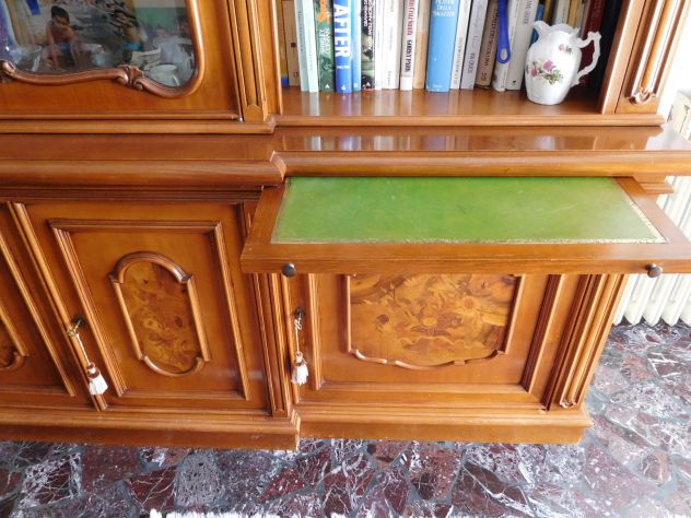 Credenza libreria d'epoca  a doppio corpo in noce finemente intarsiato - Foto 3