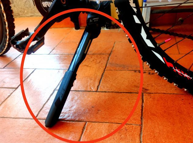 SPEDIZIONE GRATUITA = Cavalletto Ursus a scatto (molla) e-bike 31 cm usato - Foto 4