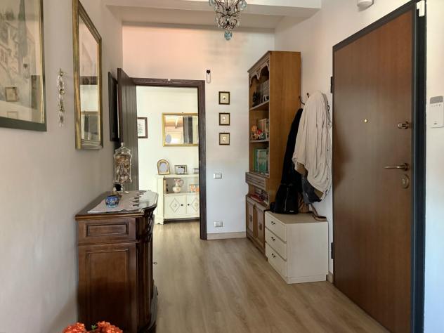 Marina di Massa, in pieno centro e a pochi passi dal mare: attico al 4° piano con ascensore, composto da ingresso, sala, ampia cucina, disimpegno, 3 c - Foto 13