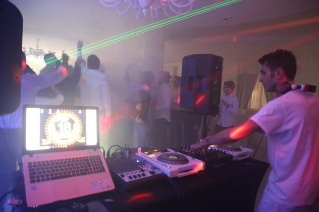 DJ - ANIMAZIONE - SERVIZIO FOTOGRAFICO PER LA TUA FESTA! - Foto 2