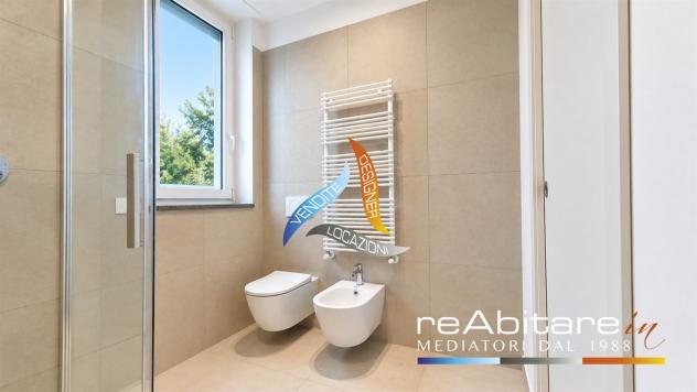 ELEGANTE VILLA SINGOLA CON GIARDINO PRIVATO E BOX – RESIDENCE ARESE 4 - Foto 12