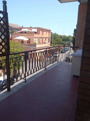 BATTISTINI TRILOCALE ARREDATO Con 2 BALCONI - Foto 3