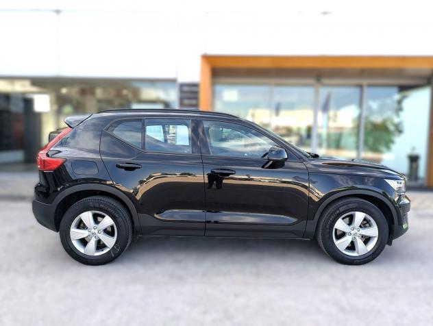 Volvo XC40 T2 automatico Momentum Core - Foto 3