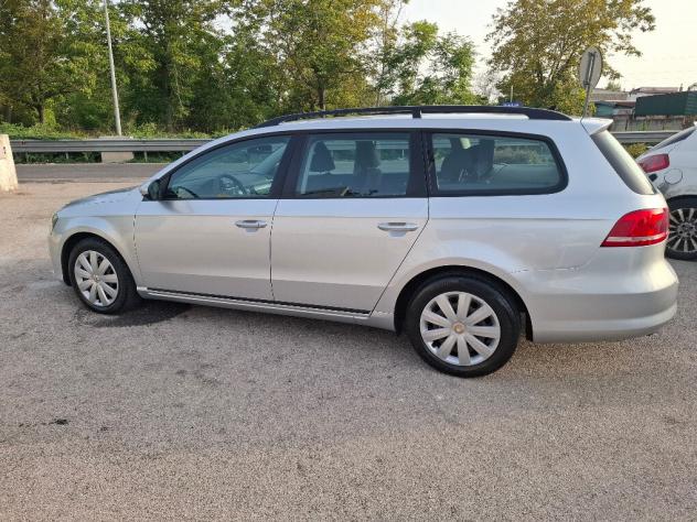 Volkswagen Passat 1.6 TDI 105CV BlueMotion - Foto 8
